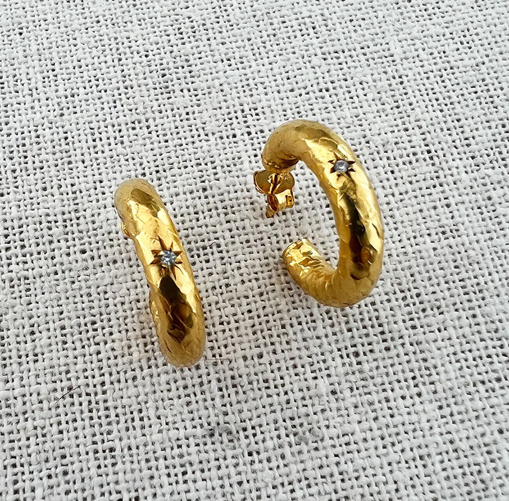 Ariel Hoops, Gold