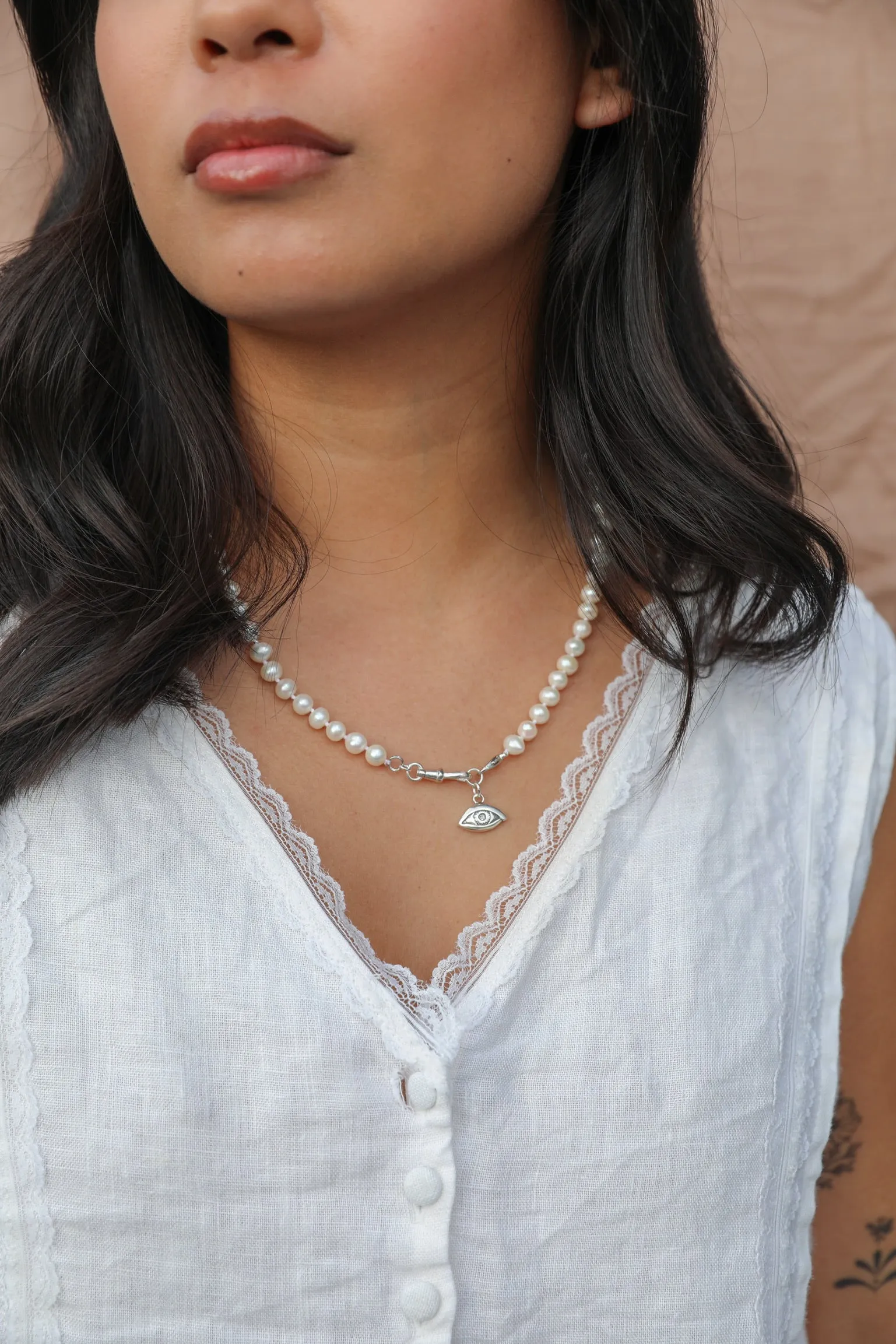 Digna Pearl Eye Necklace