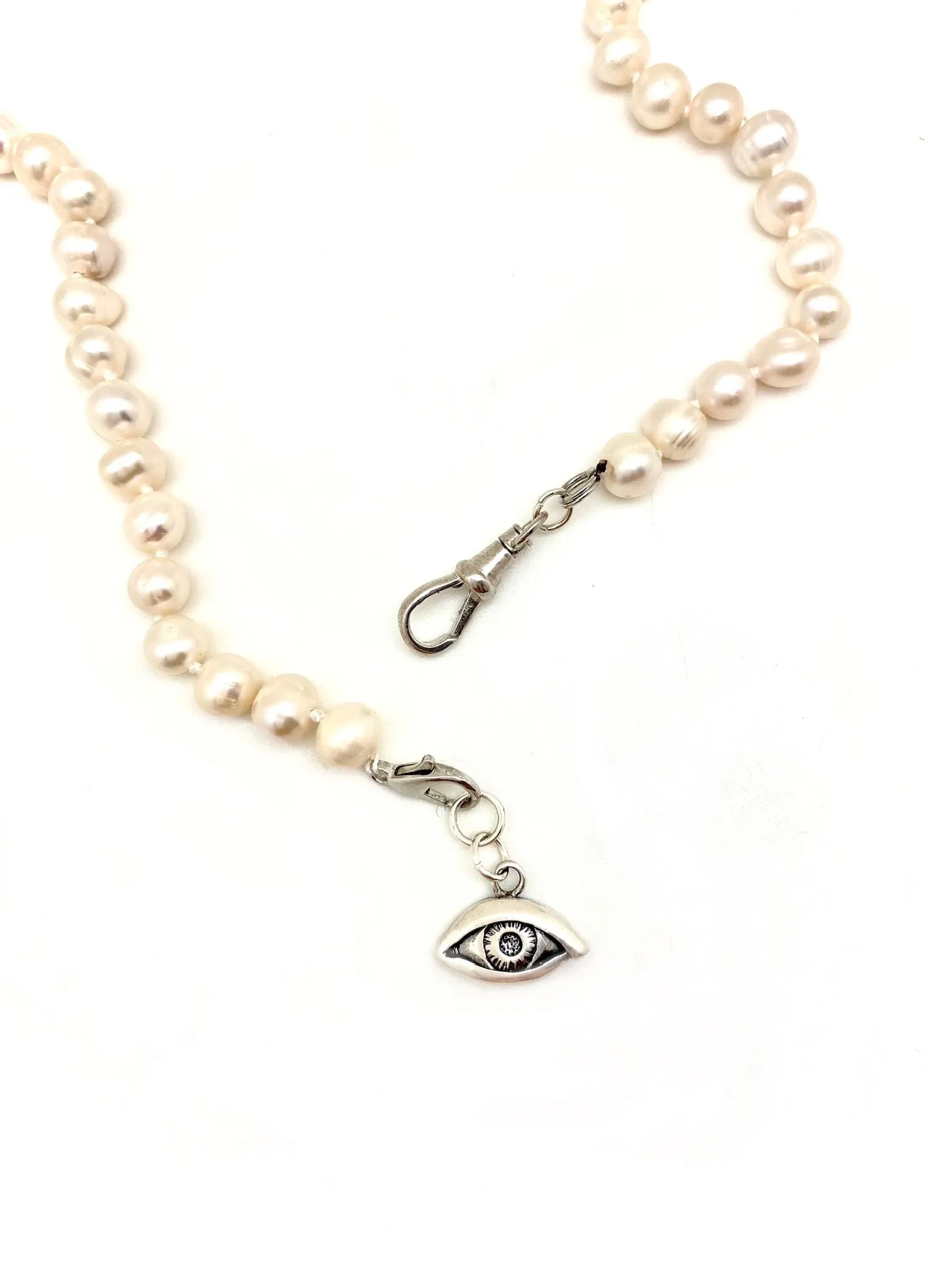 Digna Pearl Eye Necklace