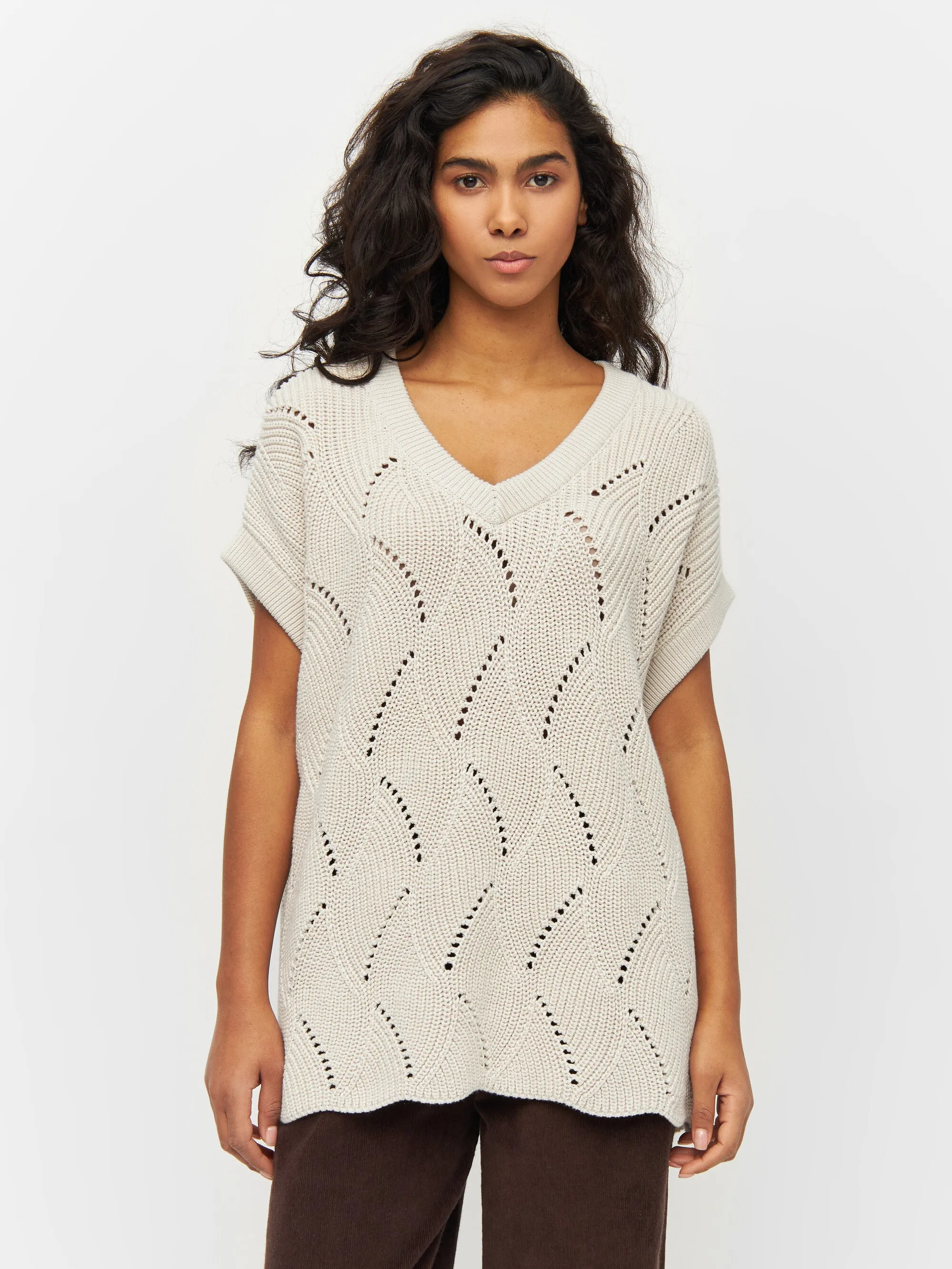 Oversized v-neck knit vest - Buttercream